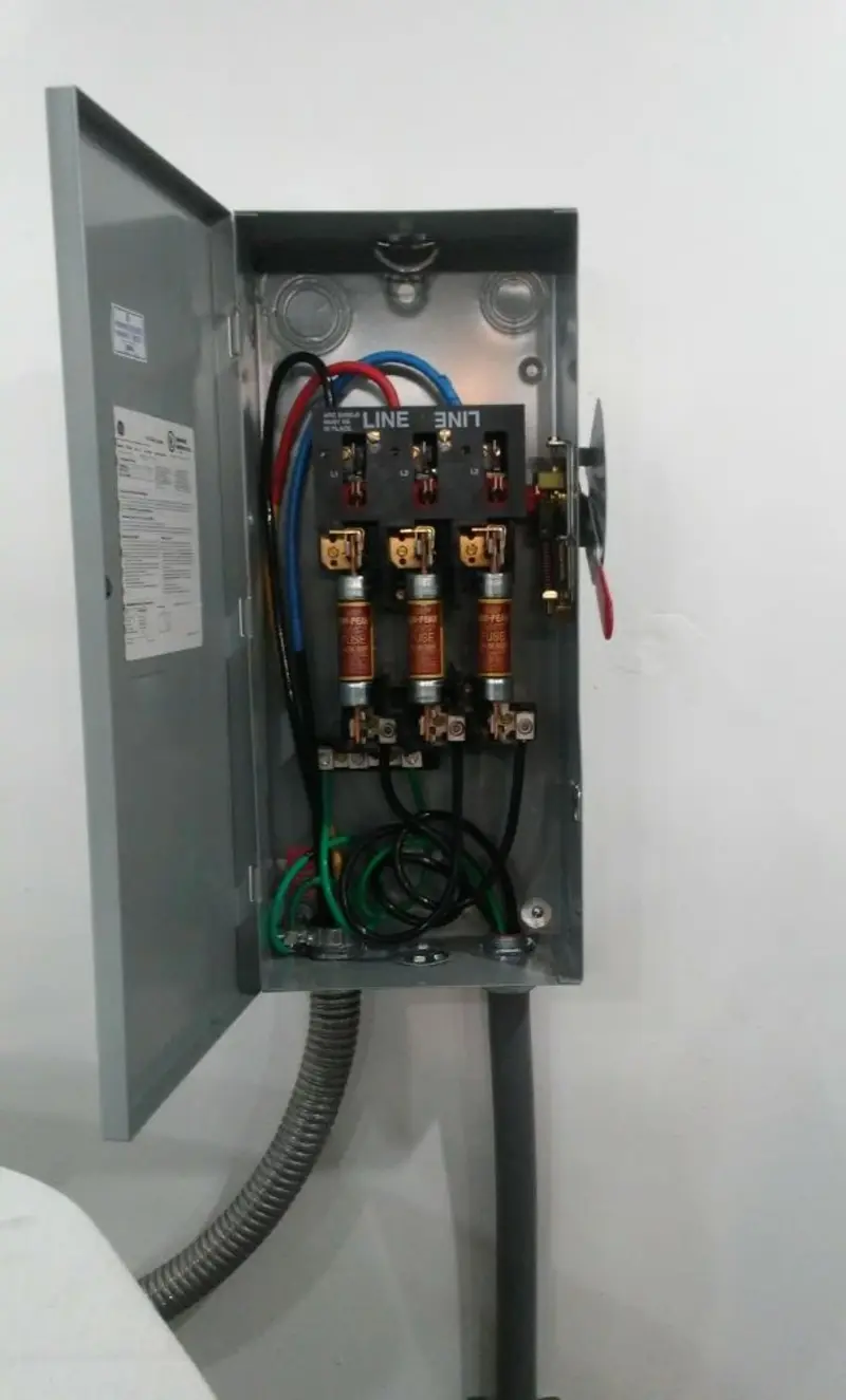 Three-phase disconnect switch installed for Smoke Detector Installation in Richwood